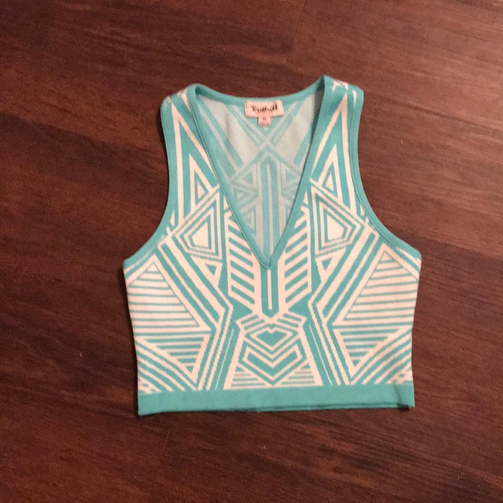 Gorgeous fabric, sleeveless crop top